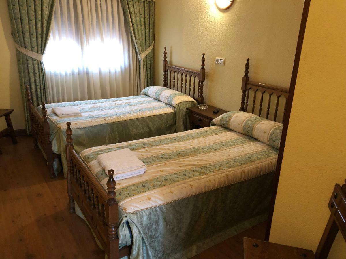 Hostal El Escudo Cilleruelo de Bezana Kültér fotó