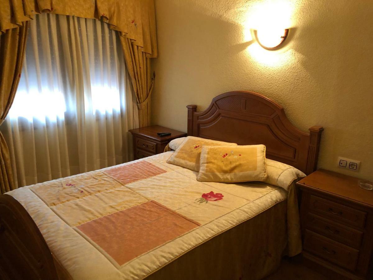 Hostal El Escudo Cilleruelo de Bezana Kültér fotó